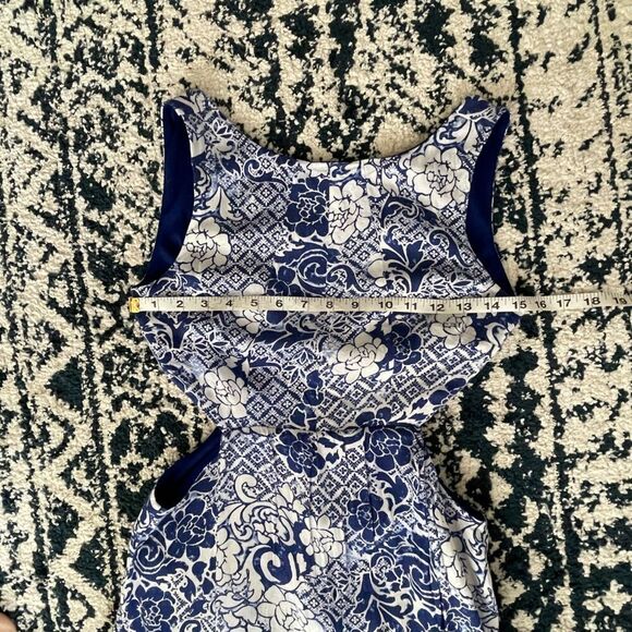 Blue and white Floral maxi with side cutouts size size small - Picture 5 of 10